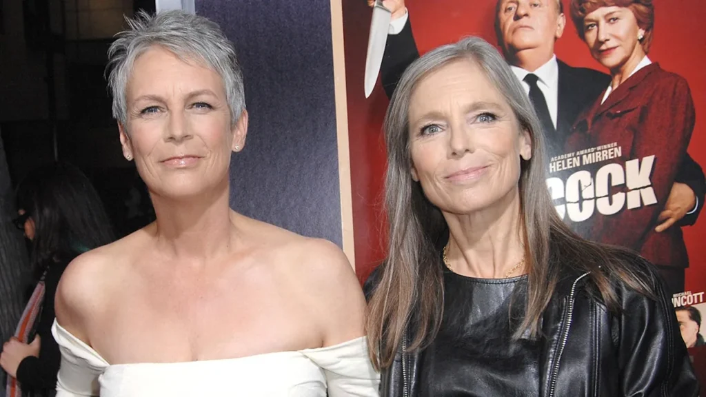 Kelly Lee Curtis with sister Jamie Lee Curtis at a Hollywood event